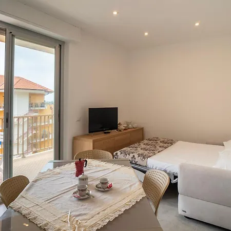 Hostfacile - New Beach Front - Wifi - Air Conditioning Ventimiglia