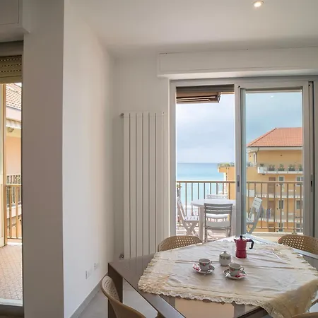 Hostfacile - New Beach Front - Wifi - Air Conditioning *